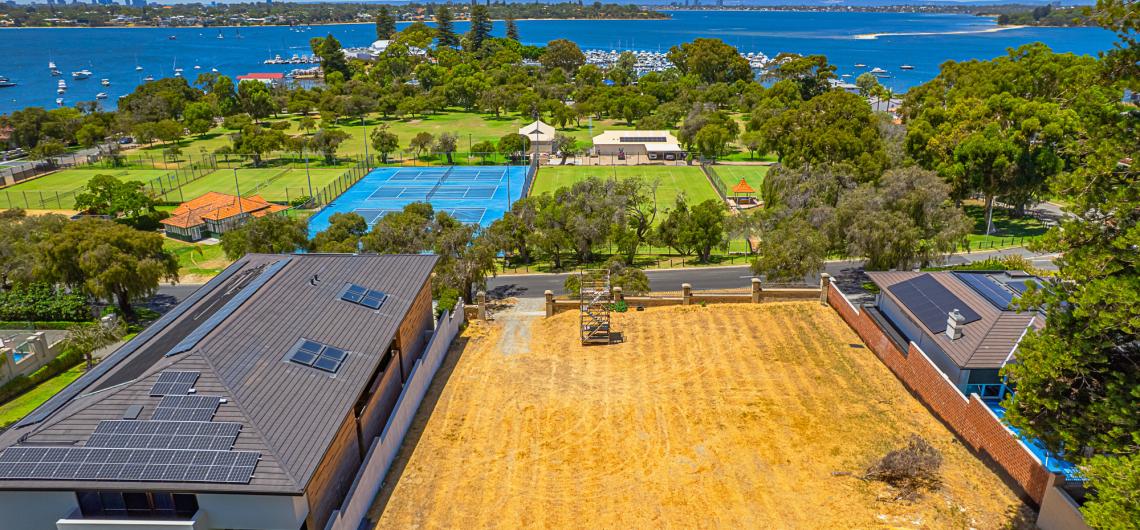 image for A LANDMARK PARKSIDE LANDHOLDING - RIVER & SKYLINE