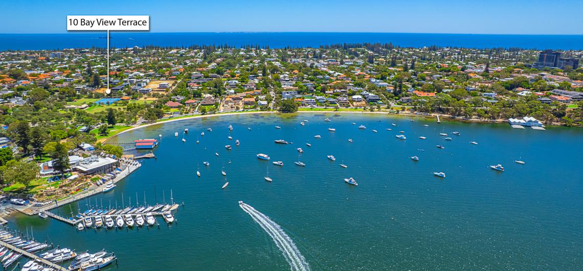 image for A LANDMARK PARKSIDE LANDHOLDING - RIVER & SKYLINE