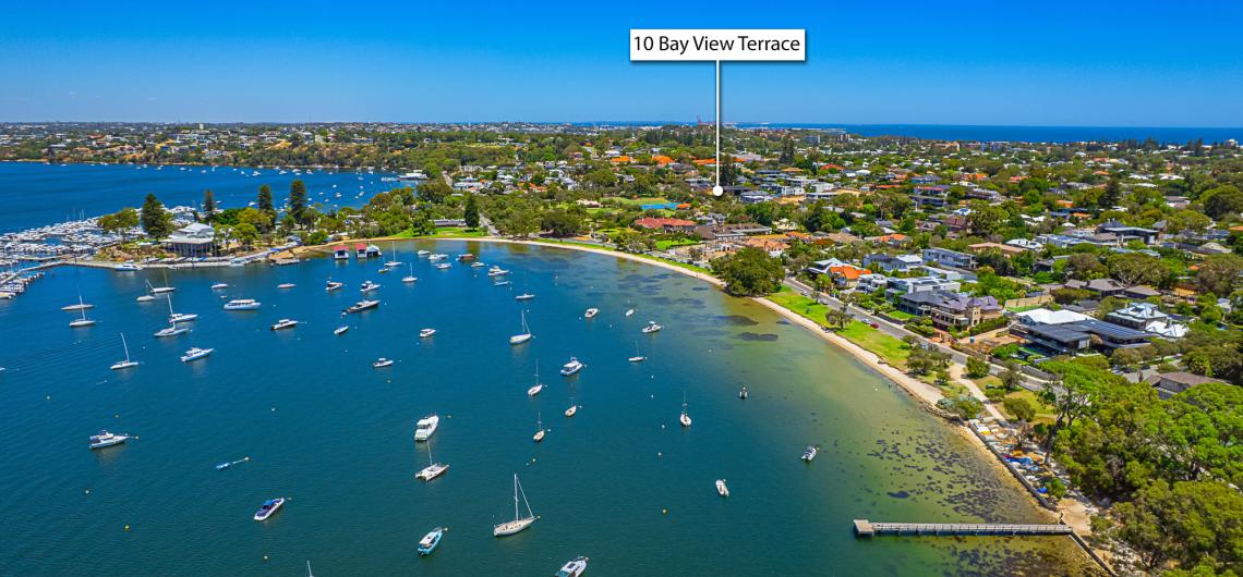 image for A LANDMARK PARKSIDE LANDHOLDING - RIVER & SKYLINE