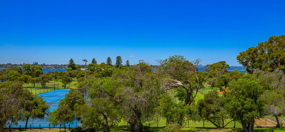 image for A LANDMARK PARKSIDE LANDHOLDING - RIVER & SKYLINE