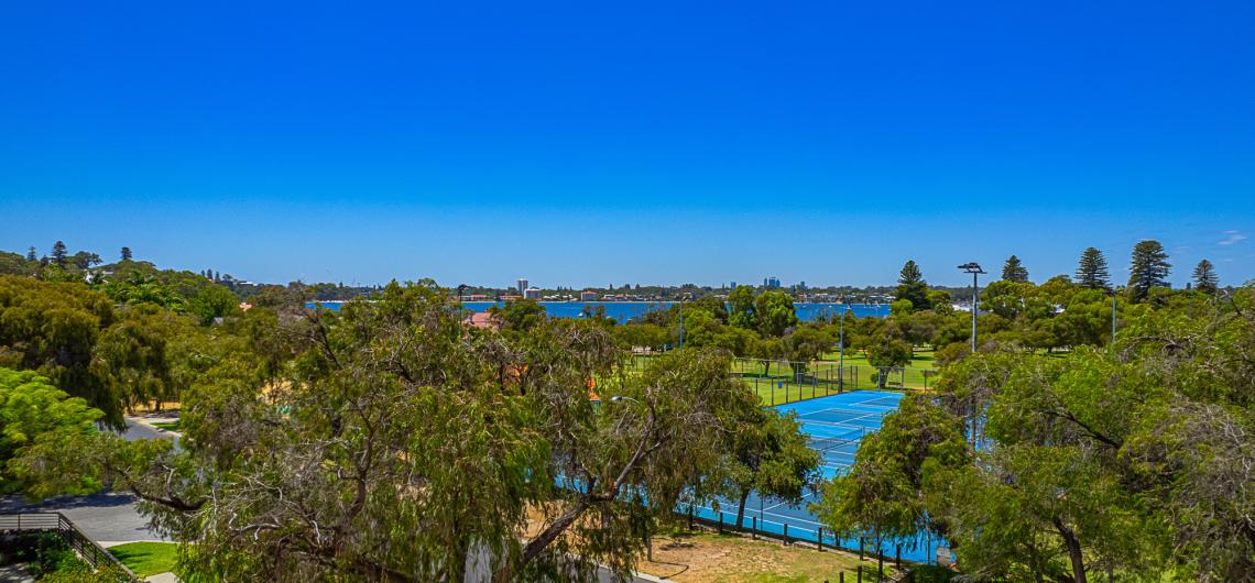 image for A LANDMARK PARKSIDE LANDHOLDING - RIVER & SKYLINE